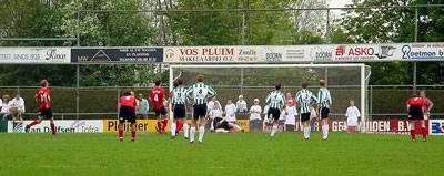 Arnie Pot benut de gegeven strafschop (Foto Helmich Lubberts)
